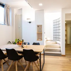 https://milan-design-flats.italymilanhotels.net